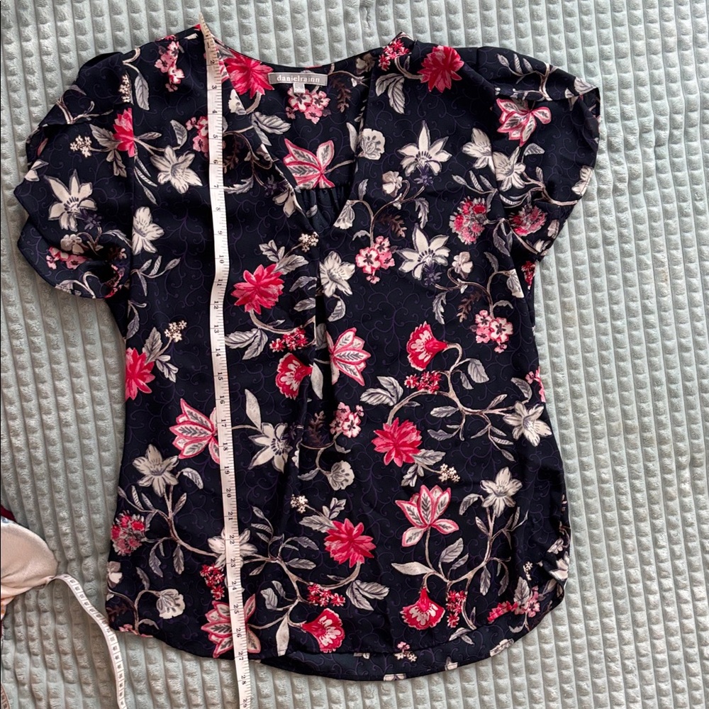 Daniel Rainn Navy Floral V-Neck Short Sleeve Blouse with Pink & White Flowers - Picture 10 of 10